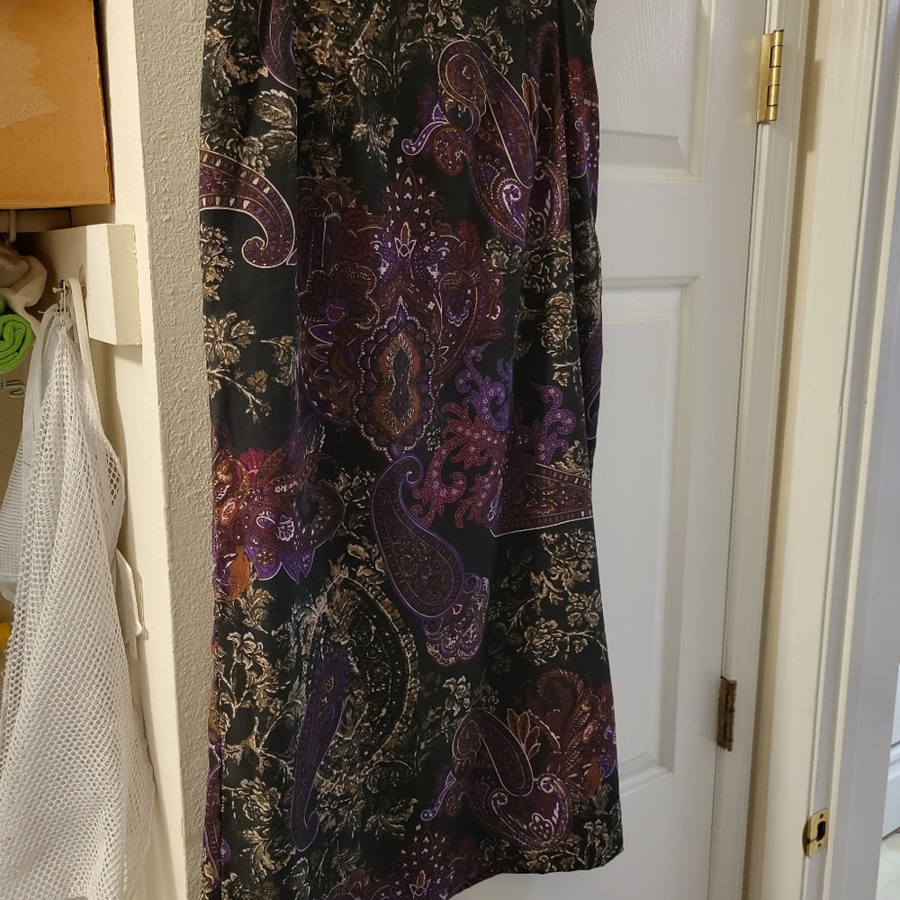 Paisley skirt, Covington in a size 8 - Picture 6 of 6